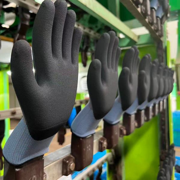Sandy Nitrile Coated Cut Resistant Gloves , Anti Slip Work Gloves For Construction Worker