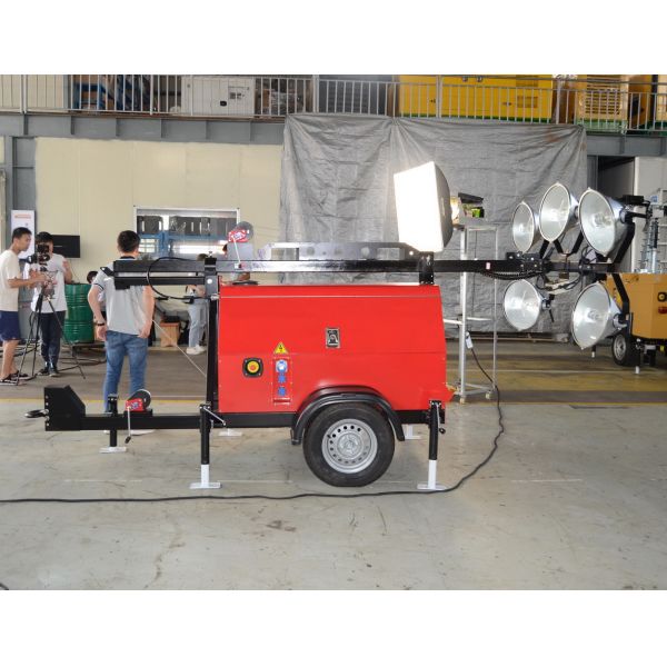 4x350W 9m Diesel Portable Light Tower 2KW Honda Generator Crane Light