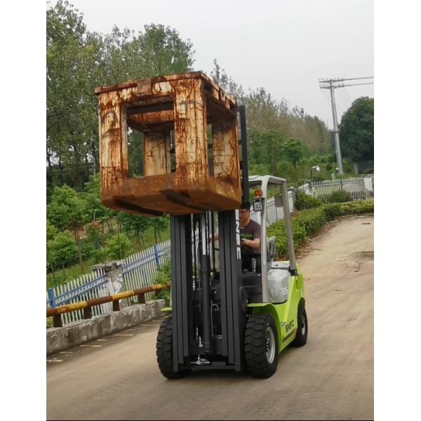 3000kg 3500kg All Wheel Drive Forklift Triple Mast Diesel Forklift