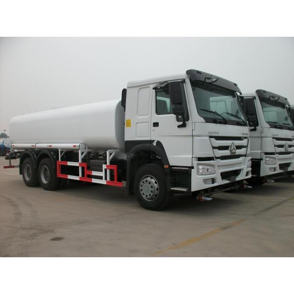 HOWO EURO 2 336 Fuel Tank Truck , Oil Tanker Truck 25CBM 20 Tons Payload