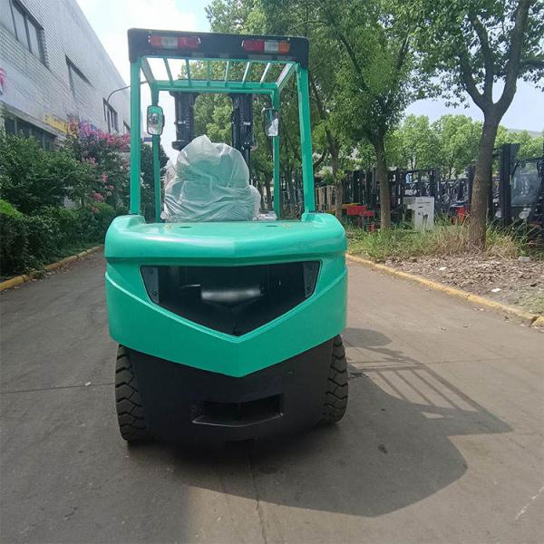 Industrial-Grade Used Mitsubishi 3.5 Ton Capacity Diesel Triple Mast Forklift in Green with Center Cylinder, Designed for Tough Warehouse Tasks