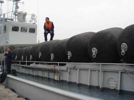 Inflatable Rubber ISO17357 Pneumatic Marine Fender Tyre Free Chain