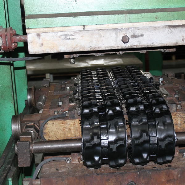 Manufacturer Rubber Tracks FOR EXCAVATORS MINI DIGGERS Paver Farm tractor Robot