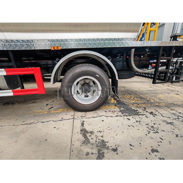 Hot Emulsified HOWO 7000 Liters Asphalt Distributor Truck Spreader Bitumen Spraying Truck