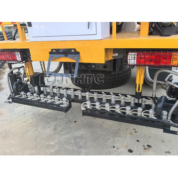 HOWO 4X2 Road Construction Trailer Asphalt Distributor Truck With Spray Bar For Asphalt Priming