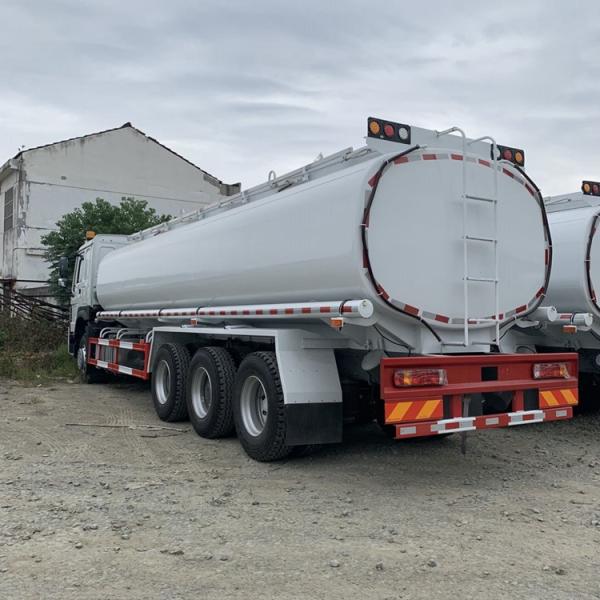 CNHTC Stainless Howo 8x4 Fuel Oil Tank Truck 16-24cbm With Different Compartments For Gasoline Diesel Asphalt Storage