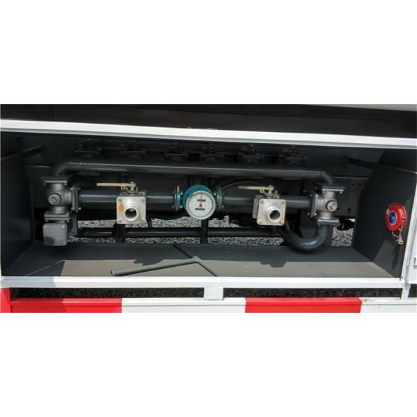 HOWO EURO 2 336 Fuel Tank Truck , Oil Tanker Truck 25CBM 20 Tons Payload