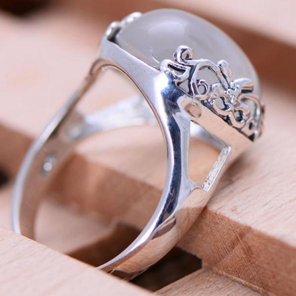 Thai Sterling Silver Ring with White Chalcedony Vintage Style Women Ring (040191)