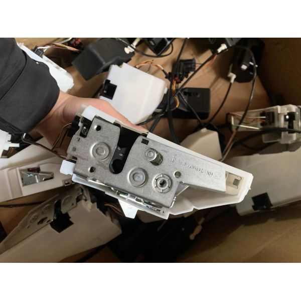 OEM CNHC15-V219A65-CA/ CNHC15-V219A64-CA Door Lock Block Specifications engine mounting For Ford Transit/Teshun