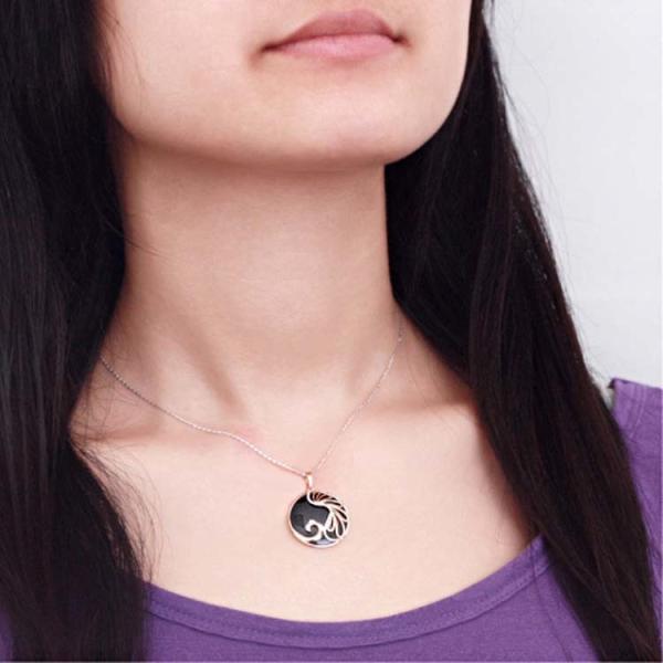 18K Rose Gold Black Onyx Diamonds Fastener Charm Necklace (GDN003)