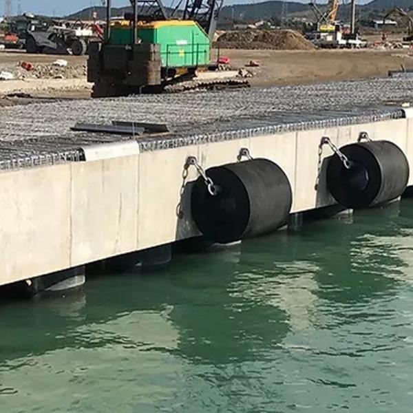 650×1500mm Cylindrical Fender Robust Build Low Aging Effective