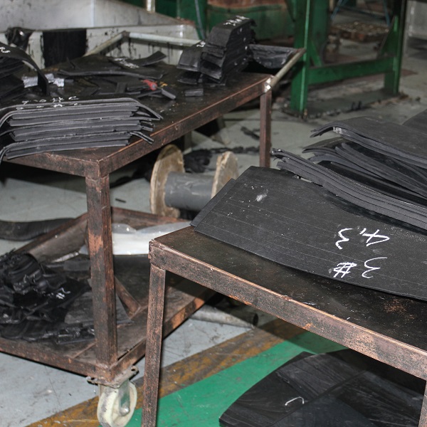 Manufacturer Rubber Tracks FOR EXCAVATORS MINI DIGGERS Paver Farm tractor Robot