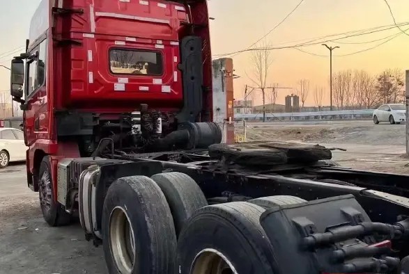 Used Tractor Trailers High Roof Cabin Weichai Engine 500hp 6×4 SHACMAN D'LONG X3000 Tractor Truck