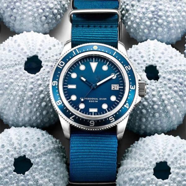 Round ODM Analogue Wrist Watch 42mm Divers Wristwatch Nylon Strap