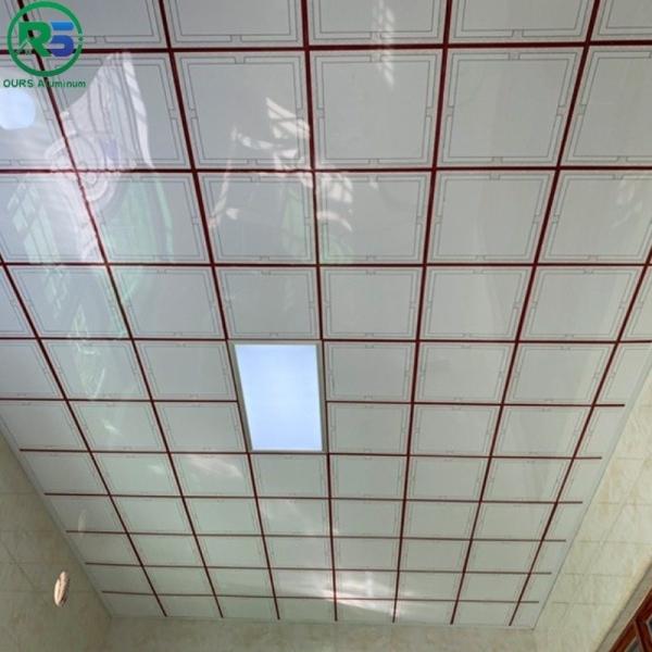 Washing Room Suspended Artistic Clip In Metal Ceiling Tiles Smokeproof Waterproof