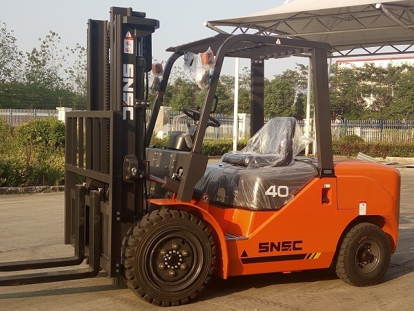 Chariot Elevateur Diesel 4 Ton Forklift with Double Front Tyre