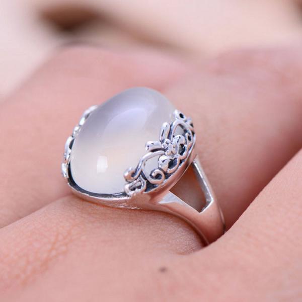Thai Sterling Silver Ring with White Chalcedony Vintage Style Women Ring (040191)