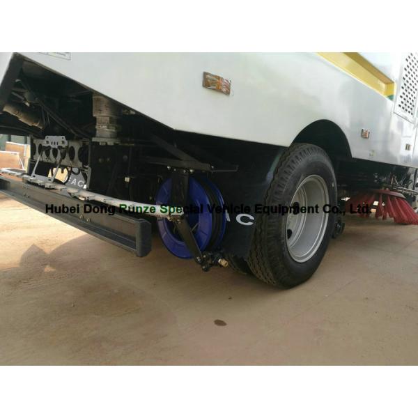 Multifunctional ISUZU Road Cleaning Truck , Vacuum Broom Sweeper Truck