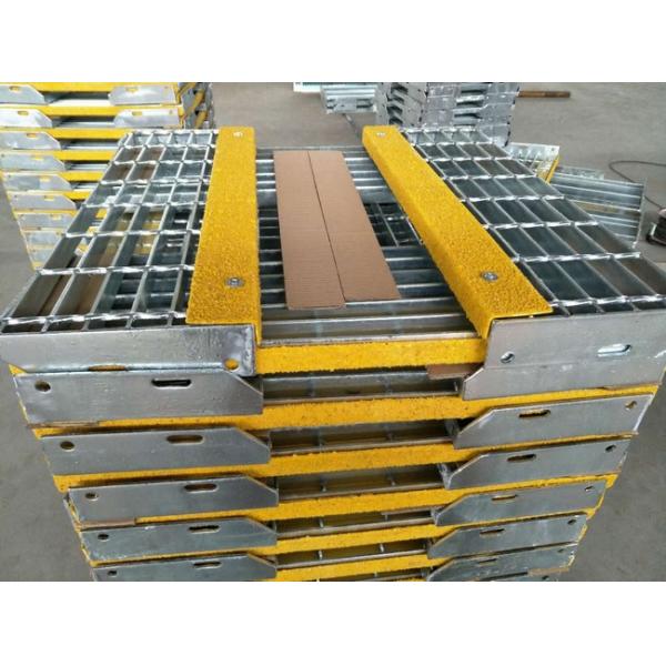 Hot Dipped Galvanized Steek Stair Treads Customized Size 30mm Pitch