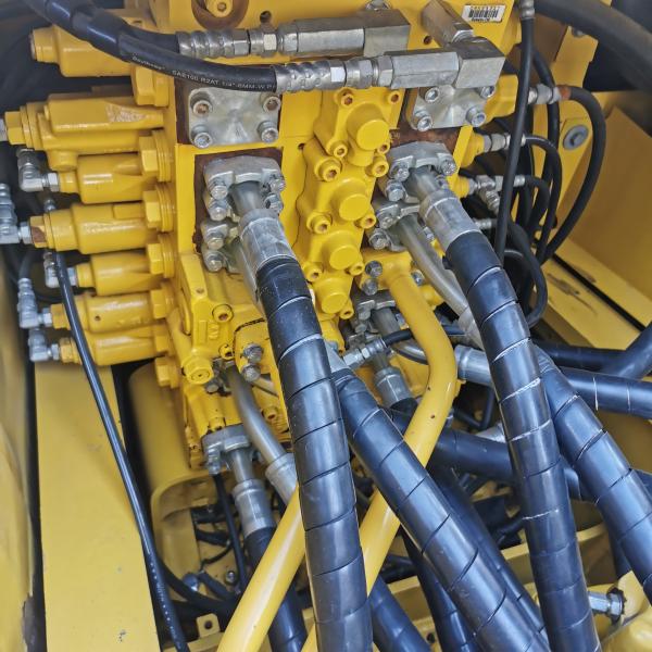 110KW Used Kumatsu PC200 Hydraulic Crawler Excavator for Construction Projects