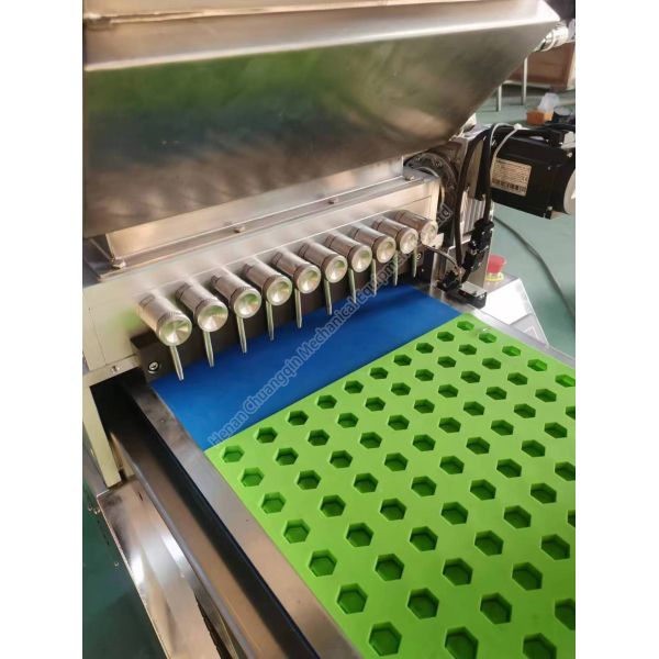 PLC Industrial Food Machines For Gummy Bear Sweets Candy Making 20L