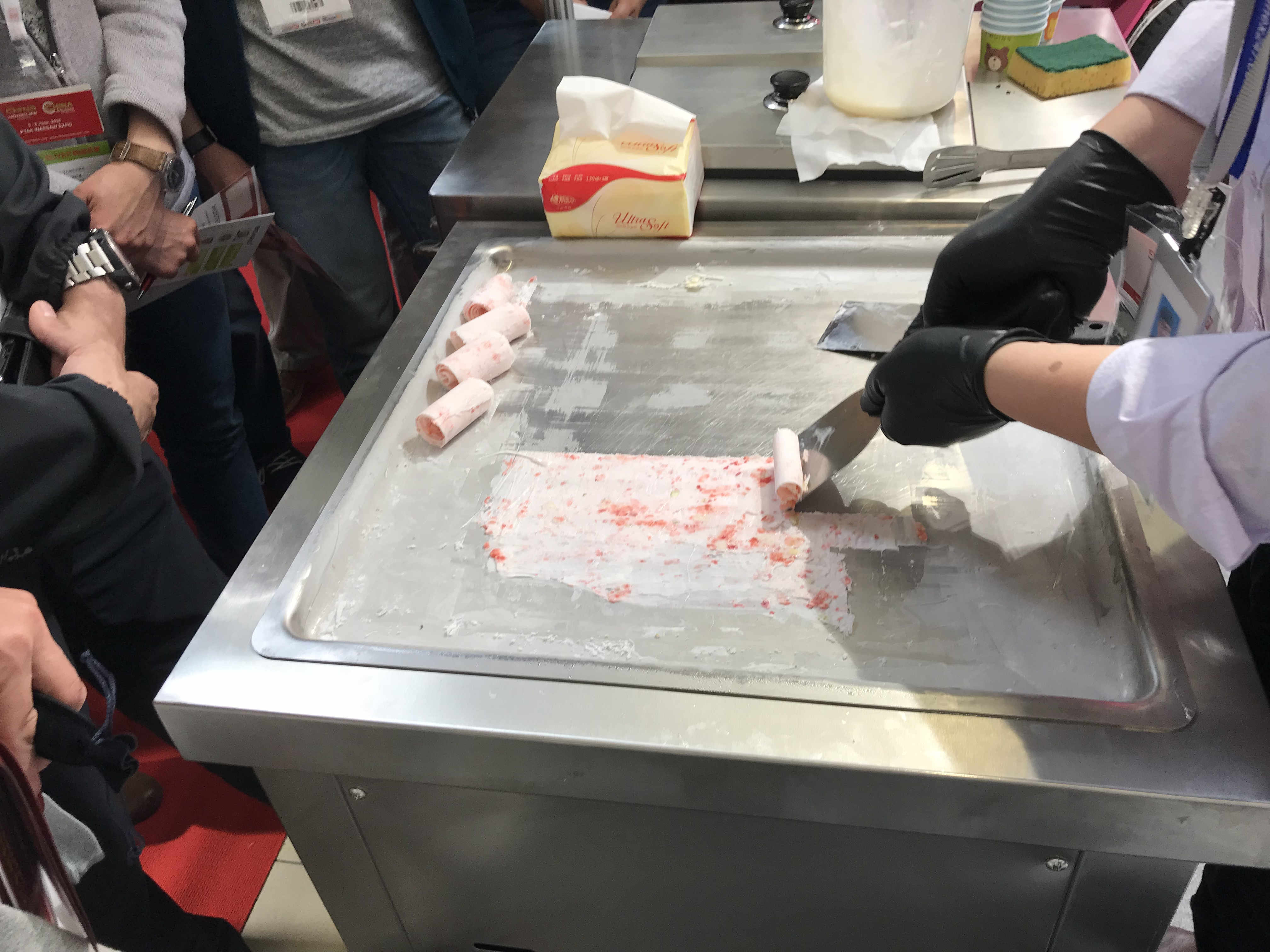 Frozen Commercial Ice Cream Frying Machine With 2 Flat Pans And Imported Compressor Stainless Steel Fried Ice Cream Roll