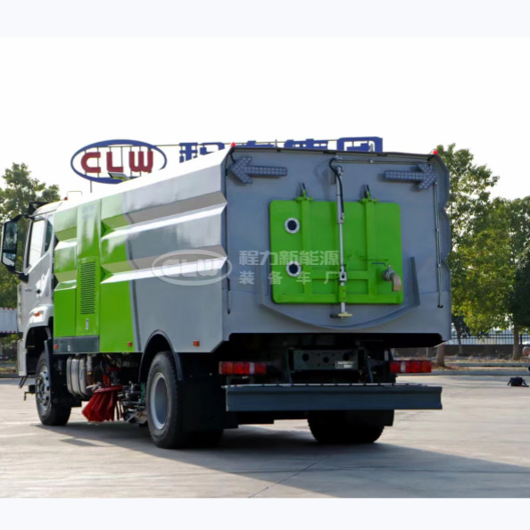 Howo Road Sweeper Truck With Maximum Climbing Angle 30% 95Hp Washing Sweeper