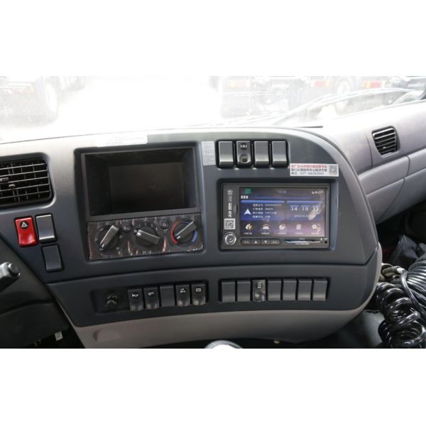 LHD RHD 4x2 Tractor Trailer 7 Ton CNG Commercial Trucks