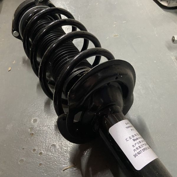 SAIC MG ZS Front Right Shock Absorber Assembly Auto Suspension OE 10242085 Rubber Steel