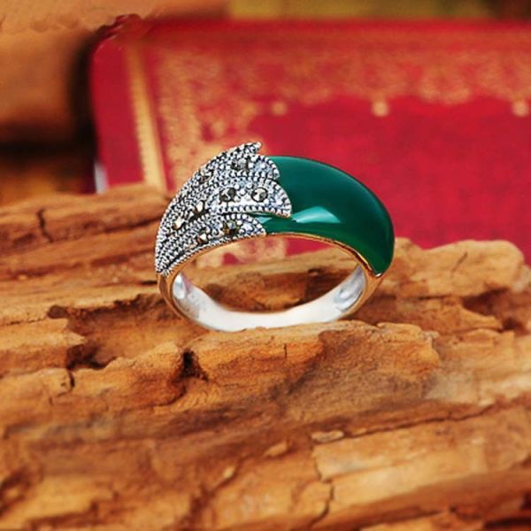 Thai Vintage Sterling Silver Green Agate Band Ring with Marcasite (R111701)