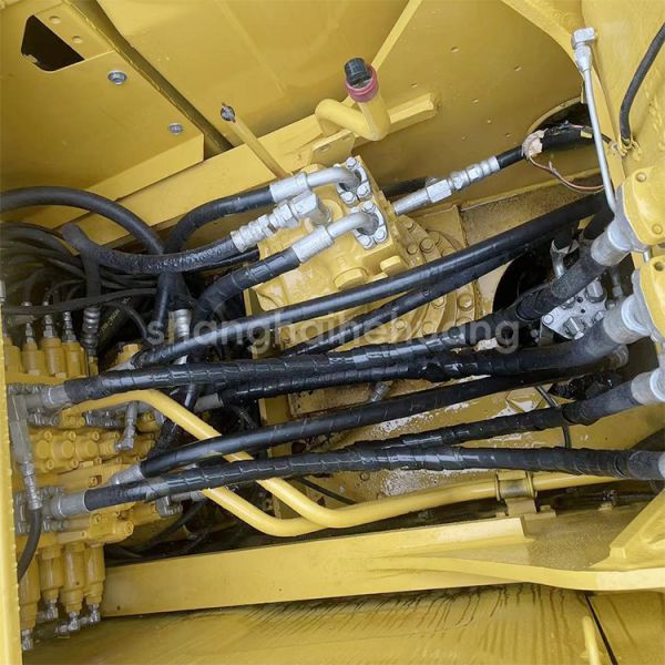 The excavation condition is good, the price is low, and the 20 ton durable PC Komatsu 200 second-hand excavator is used