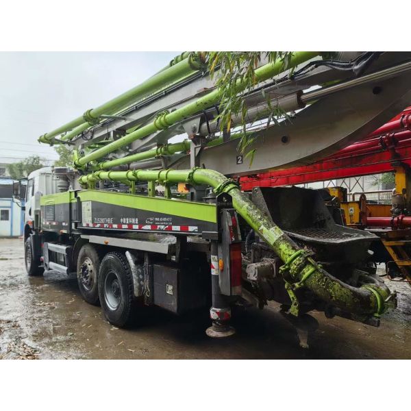 Zoomlion ZLJ5280THBJE 43X-5RZ Used Concrete Pump Truck 8 - 15 Bar Pressure