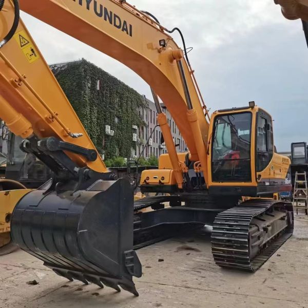 A second-hand Hyundai 305lc-9T tracked excavator in good condition