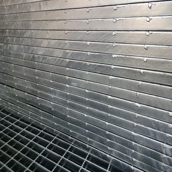 Hot Dip Galvanized Steel Bridge Grating Serrated Bar High Strength