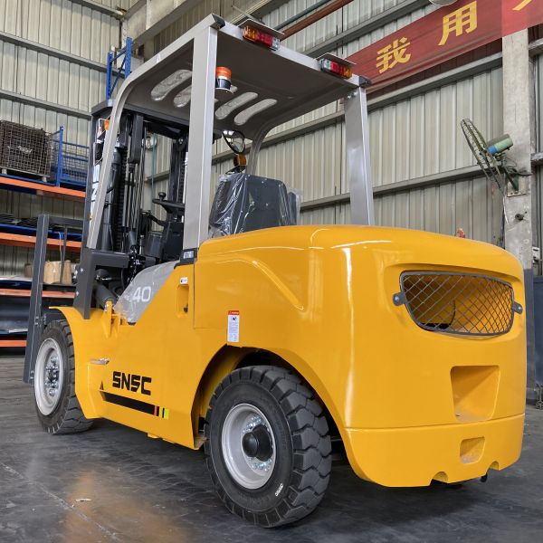 Diesel Rough Terrain Fork Lifts 3 Stage Mast Off Terrain Forklift