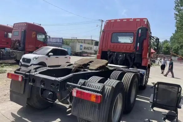 Second Hand Horse Box Trailer 2021 Year Red Color 6×4 Drive Mode Weichai Engine 460hp Used FAW Tractor Truck