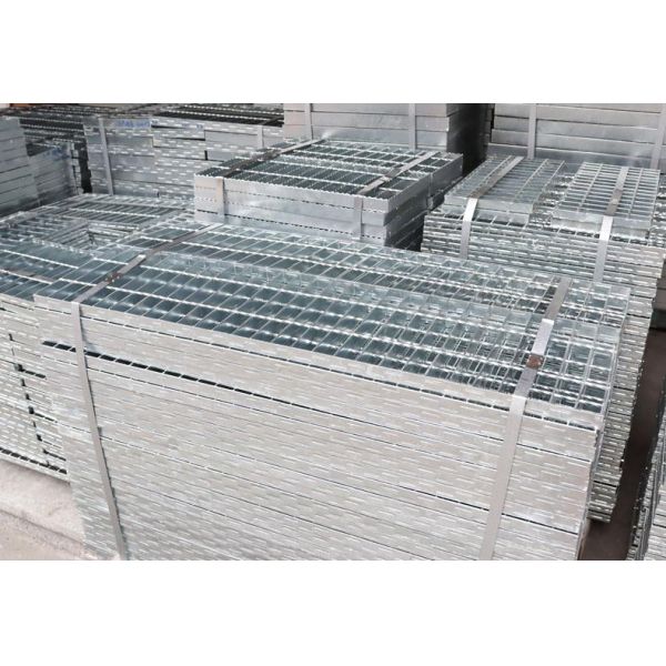 OEM SS400 Grating Hot Dip Galvanized ANSI Stainless Steel Grates For Driveways