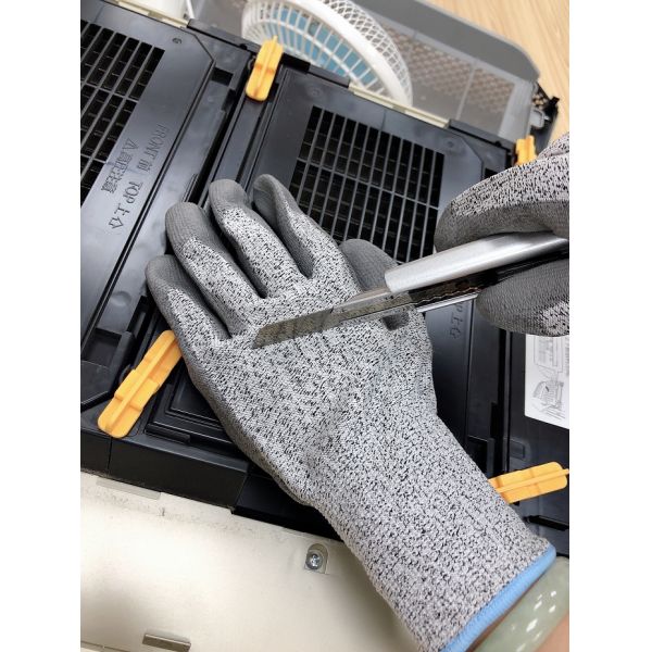 Laboratory Examination Blue PU Palm Coating HPPE 18 Gauge Cut Resistant Safety Gloves