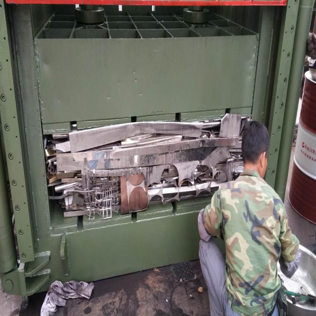 Vertical Baler Scrap Baler Used For Soft metal Plastic Waste Paper Baling Press Machine