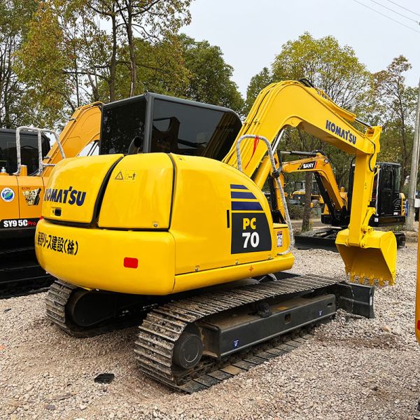 Used Komatsu PC70 Hydraulic Crawler Excavators 7ton Used Komatsu Middle Digger