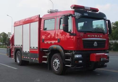SINOTRUK Emergency Rescue Fire Truck Diesel Rear Drive 6 Seats 4×2 Manual Transmission