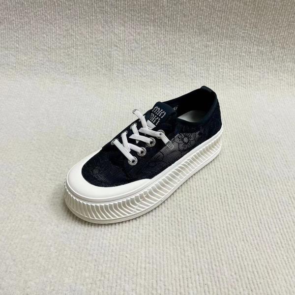 Women fashion fisherman shoes with breathable meth surface