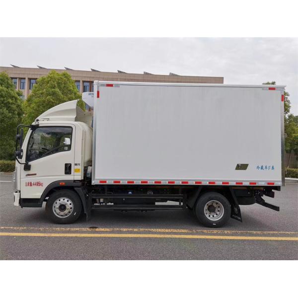 5 Tons SINO HOWO Cold Van Refrigerated Truck Frozen Food Transport Vehicle