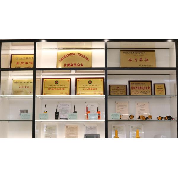 Compact and Durable Handheld Marine VHF Walkie Talkie with CCS Certificate