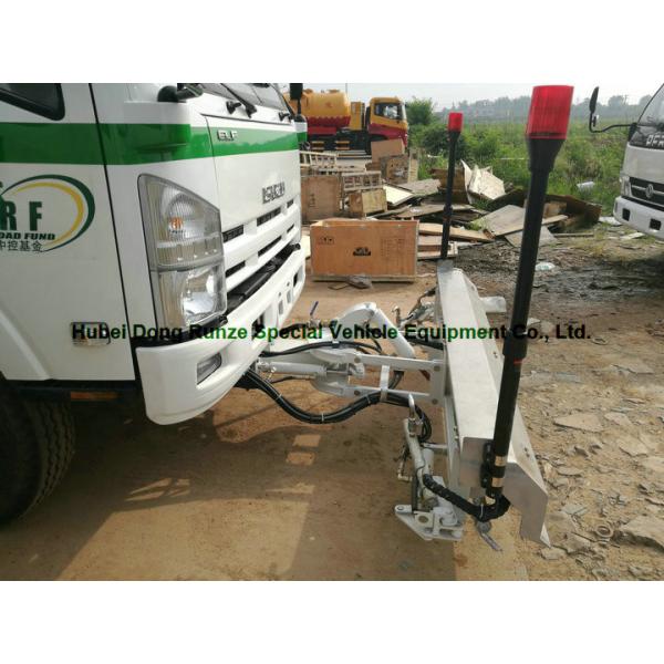 Multifunctional ISUZU Road Cleaning Truck , Vacuum Broom Sweeper Truck