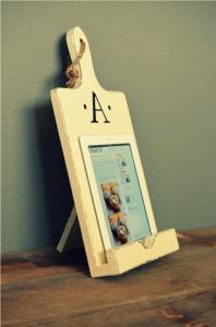 Quality Cutting Board Style Wooden Mobile Holder Stand 15x10 Cm Apply To Home Decor wholesale