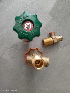 China Brass LPG Self Closing Valve for Refilling LPG Gas Cylinder on sale