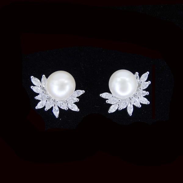 Cheap Beautiful Pearl Flower Earrings Fashion Jewelry Stub For Engagement for sale