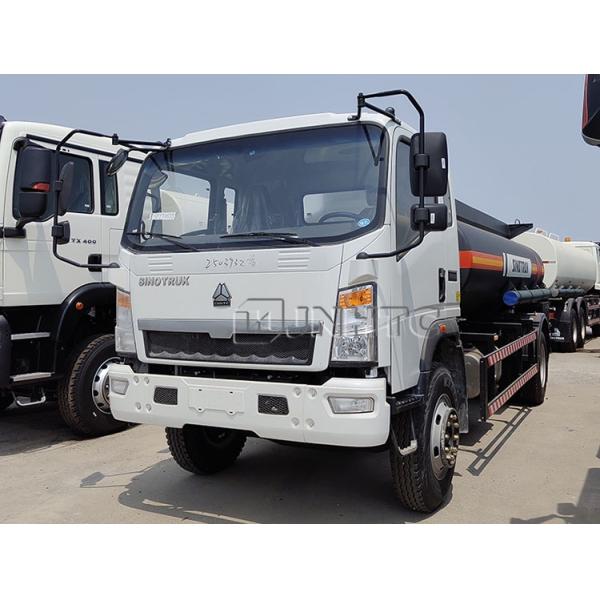 HOWO 4000 Liters 5000 Liters Fuel Tank Truck 5 Metric Ton Fuel Dispensing Trucks