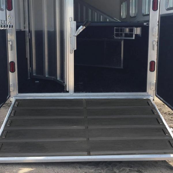 1.5m*1.7m*21mm Size Horse Box Trailer Ramp Mat Horse Box Flooring Mat Heavy Duty Trailer Mat